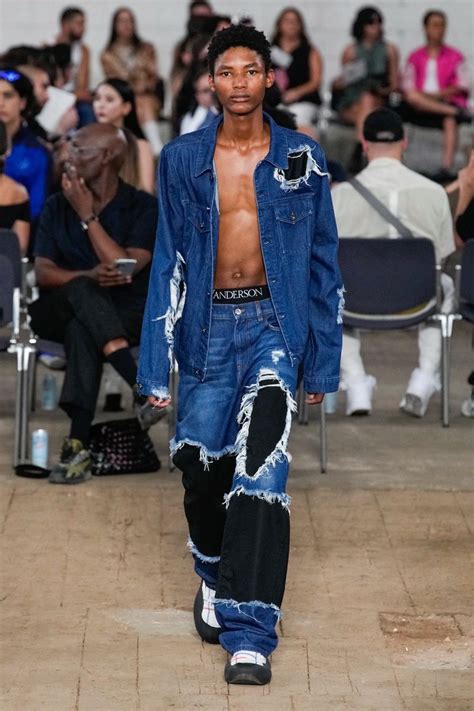 J.W. Anderson Resort 2023 & S/S 23 Men's Show (J.W. Anderson)