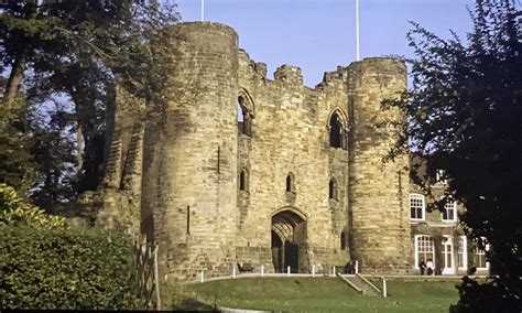 Tonbridge Castle | The gatehouse is charmingly incorporated … | Flickr