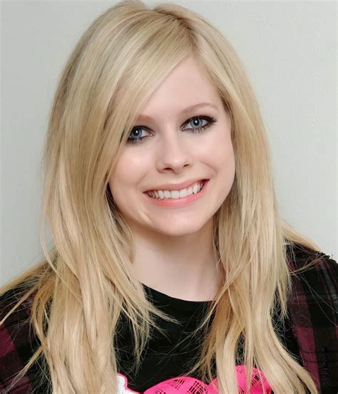 That smile : r/avrillavigne