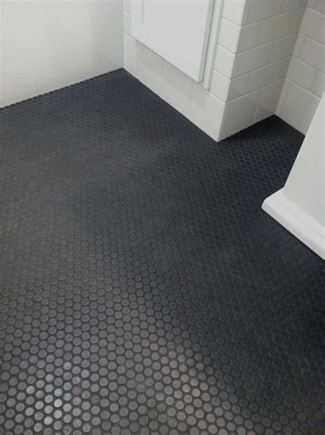 black penny tile shower floor - Long Foret