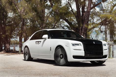 white two tone rolls royce wraith 24 inch forged monoblock concave ...