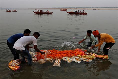 Photos show how industrial pollution and human waste are killing India ...