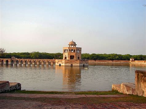 Hiran Minar | Symbol Of Love | Rising Pakistan