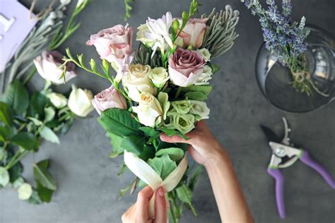 Should I Buy Flowers Online? How an Online Florist Can Help You ...