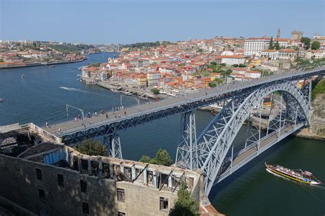 The double deck Dom Luis I Bridge, Porto, Portugal [OC] : r/bridgeporn