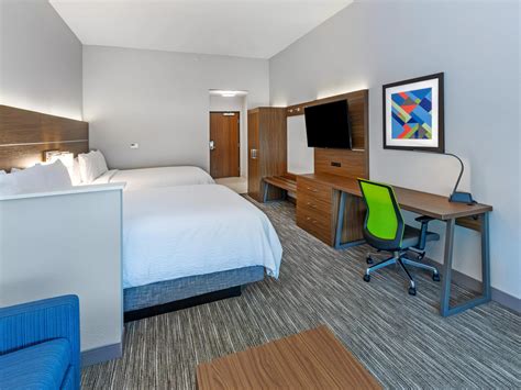 Holiday Inn Express & Suites Houston - N Downtown Guest Room & Suite ...