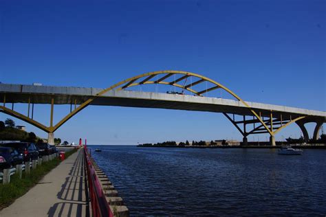 Daniel Webster Hoan Memorial Bridge (Milwaukee, 1973) | Structurae