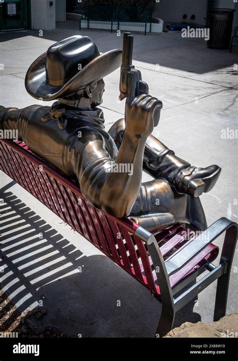 Sculpture of mascot pistol pete hi-res stock photography and images - Alamy