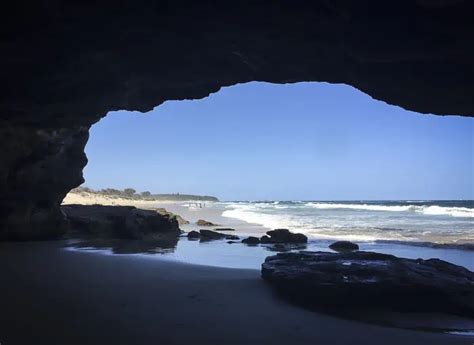 Caves Beach Adventures With The Family: All The Info You Need!