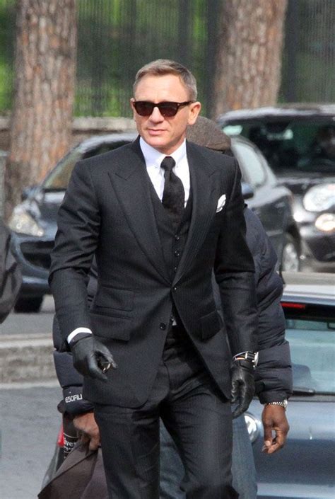 James Bond doit-il porter le costume trois-pièces ? | James bond suit ...