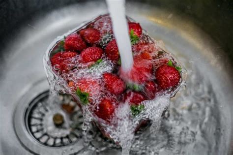 How to wash fruit with baking soda - easy steps to chemical-free fruit ...