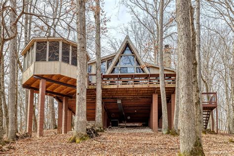 Luxurious and Secluded Tree House Cabin for Glamping in Missouri in ...