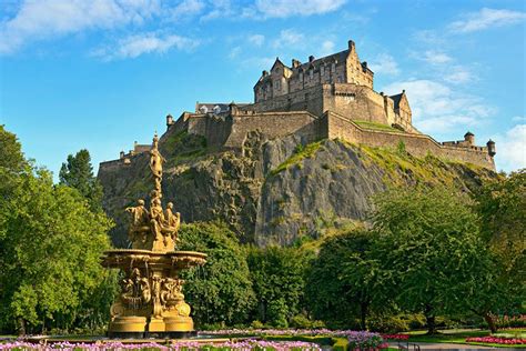 Visiting Edinburgh Castle: 9 Must-See Highlights | PlanetWare