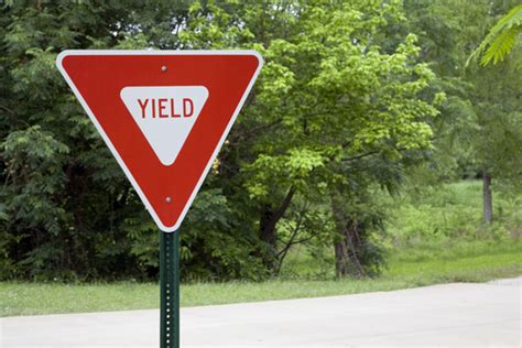 Failure to Yield Accidents: Who is Responsible? | UT Accident Lawyers