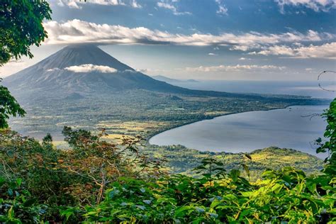 Visit Lake Nicaragua: Exclusive Tours of Lago Cocibolca | LANDED Travel