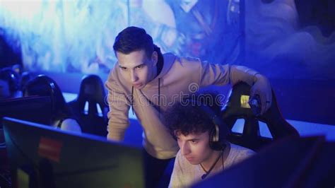 Pro Gamers Trainer Giving Advice To His Friend while he is Playing ...