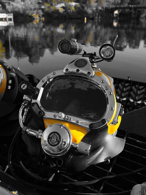 commercial diving helmet at windsor bridge | Professional Diving Services