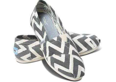 Grey JOYN Zig Zag Women's Classics hero | Colorful shoes, Women, Nice shoes