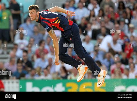 Reece Topley in bowling action for Essex - Surrey Lions vs Essex Eagles ...