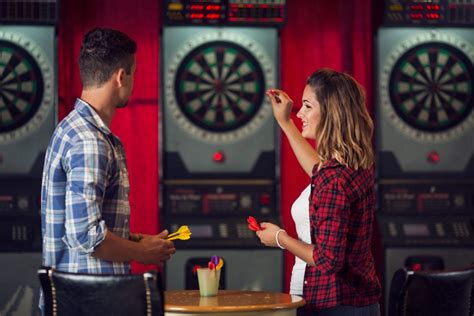 6 Best Bars With Darts in Chicago | UrbanMatter