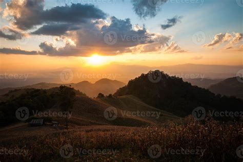 Beautiful sunset and gold sky 7989810 Stock Photo at Vecteezy