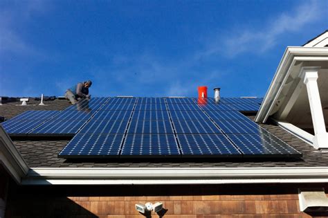 Elon Musk is developing a roof made entirely out of solar panels