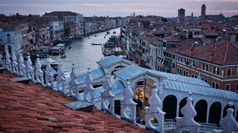 Venice's Rialto Bridge: history, charm and canals