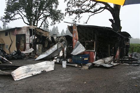 Commercial shop in Woodburn heavily damaged by Sunday morning fire ...