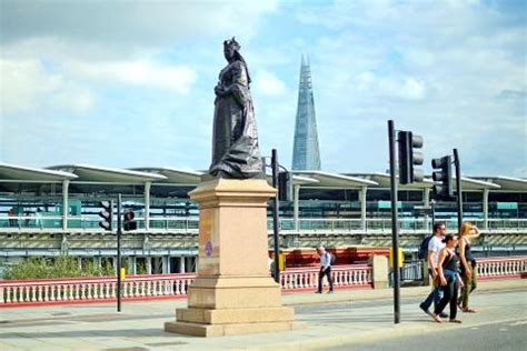 Artists’ project makes London statues ‘talk’ - Taipei Times