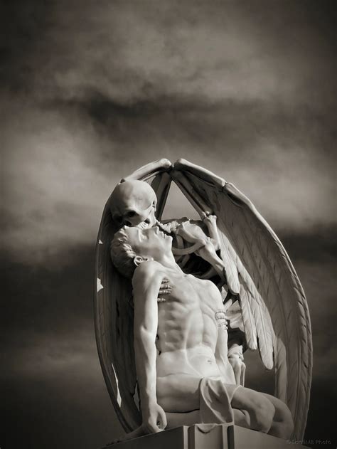 Magnificent Sculpture: Kiss of Death