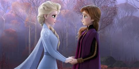 Anna and Elsa holding hands in Frozen 2 and other movies - YouLoveIt.com