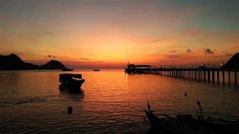 5 Spot Sunset di Sekitar Labuan Bajo - Travel Mania