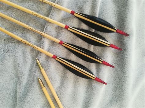 Premium Wooden Arrows, 5 inch Long Feathers – Kelemen's Archery