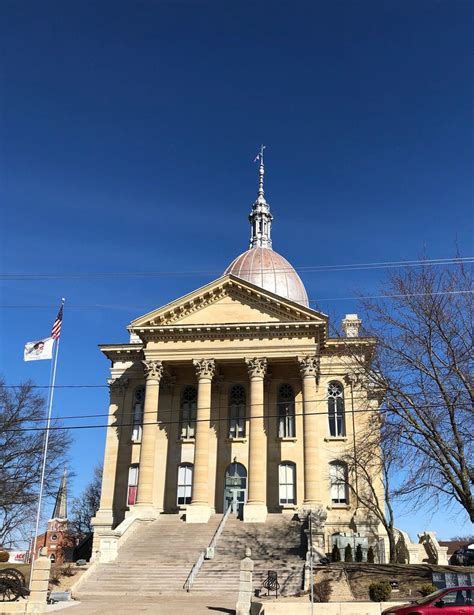 Macoupin County Courthouse in Carlinville, Illinois. Paul Chandler ...