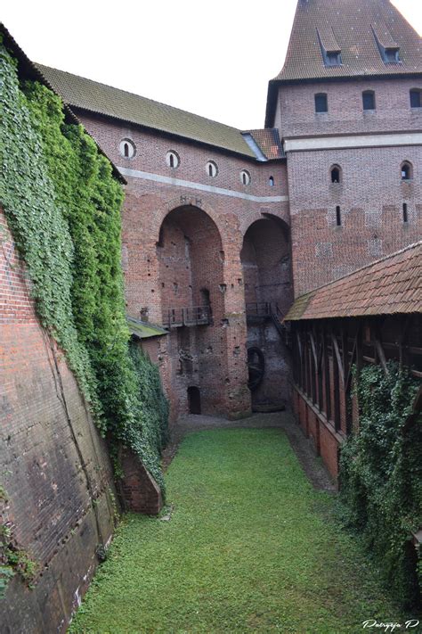 Malbork Castle by xXIsleenXx on DeviantArt