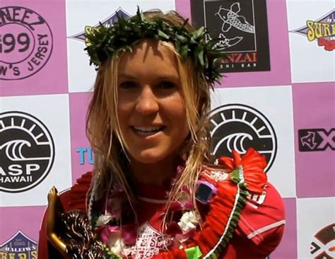 Shark-attack survivor Bethany Hamilton wins women's surfing event - CBS ...