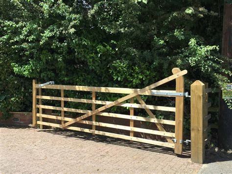 Traditional Wooden Entrance Gates | Jacksons Fencing