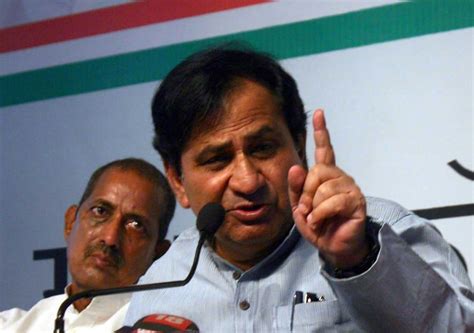 Cong suspends Shakeel Ahmad for contesting polls independently