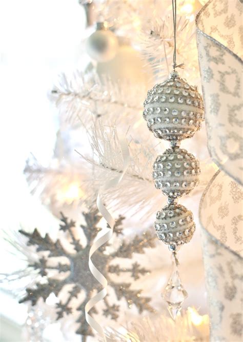 A Winter Wonderland Christmas Tree - Sand and Sisal