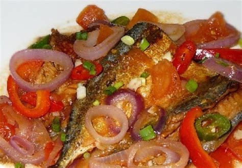 Sarsiadong Galunggong (Fried Mackerel with Tomatoes and Egg sauce ...