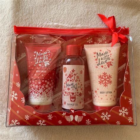 asda made with love gift set plum & cranberry shower... - Depop