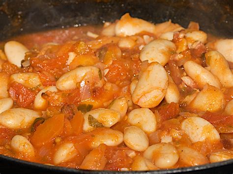 Gigantes Plaki | Vegetarian recipes, Greek recipes, Baked beans