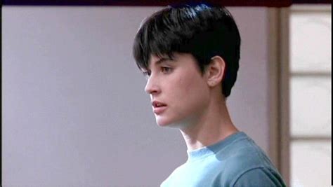 Demi Moore - Ghost (1990) (852×480) | Demi moore short hair, Demi moore ...