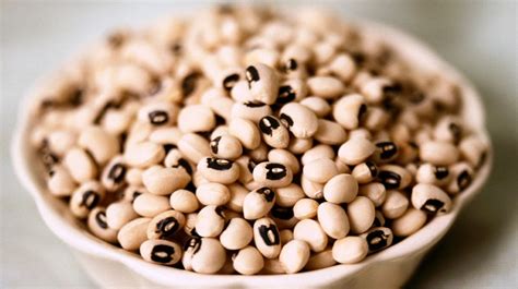 Black-Eyed Peas (Cowpeas): Nutrition Facts and Benefits