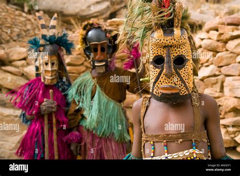 Dogon tribe hi-res stock photography and images - Alamy