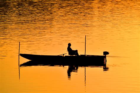 Silhouette Of Man Fishing In Boat - Hd to 4k quality, free to download ...