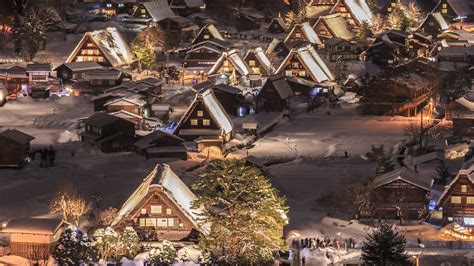 Explore Shirakawa-go village on this special winter illumination tour