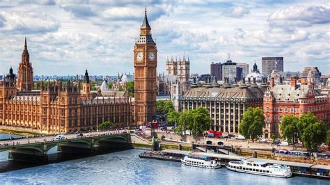 Famous British Landmarks - 61 Landmarks in Britain to See