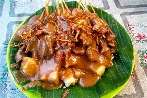 Where to find a mouth-watering 'sate Padang' dinner in South Jakarta ...