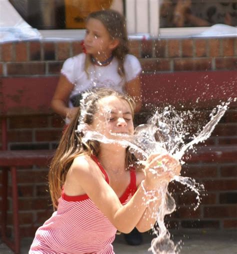 How to Conduct a Water Balloon Toss